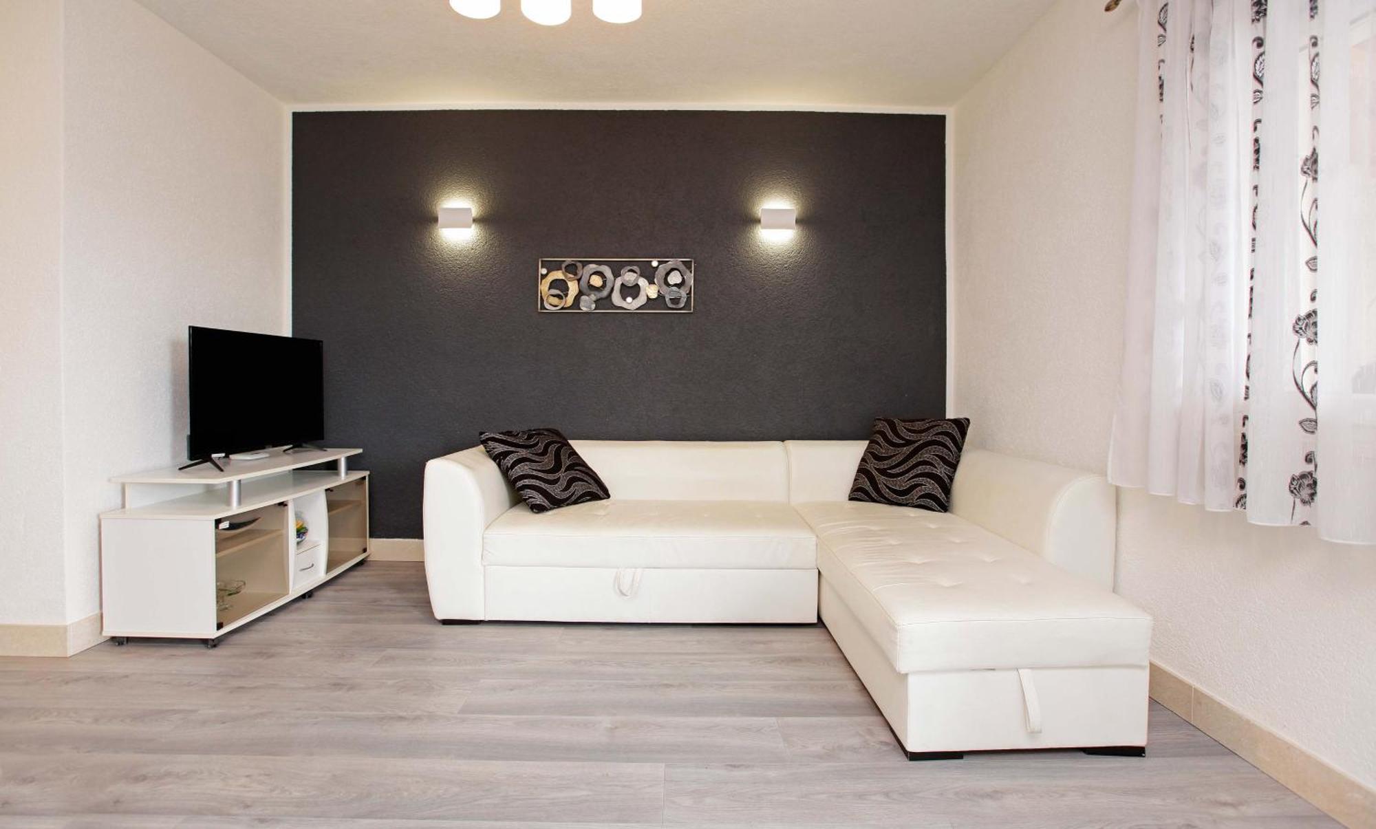 Apartments Toni Bol Bilik gambar