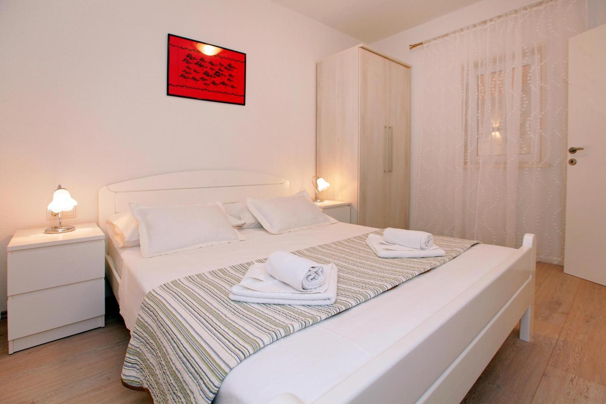 Apartments Toni Bol Bilik gambar