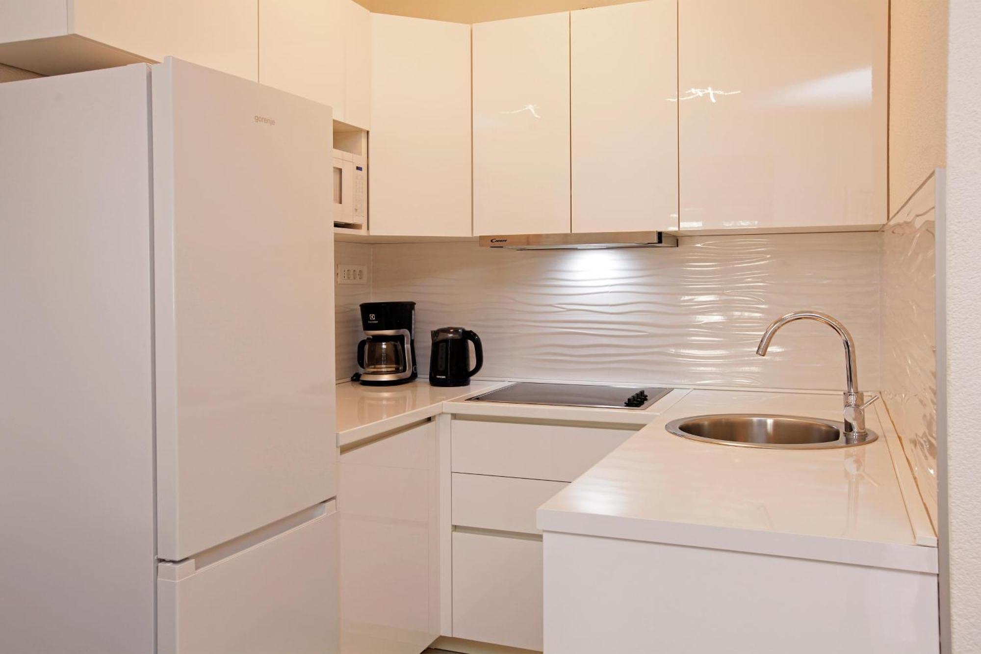 Apartments Toni Bol Bilik gambar