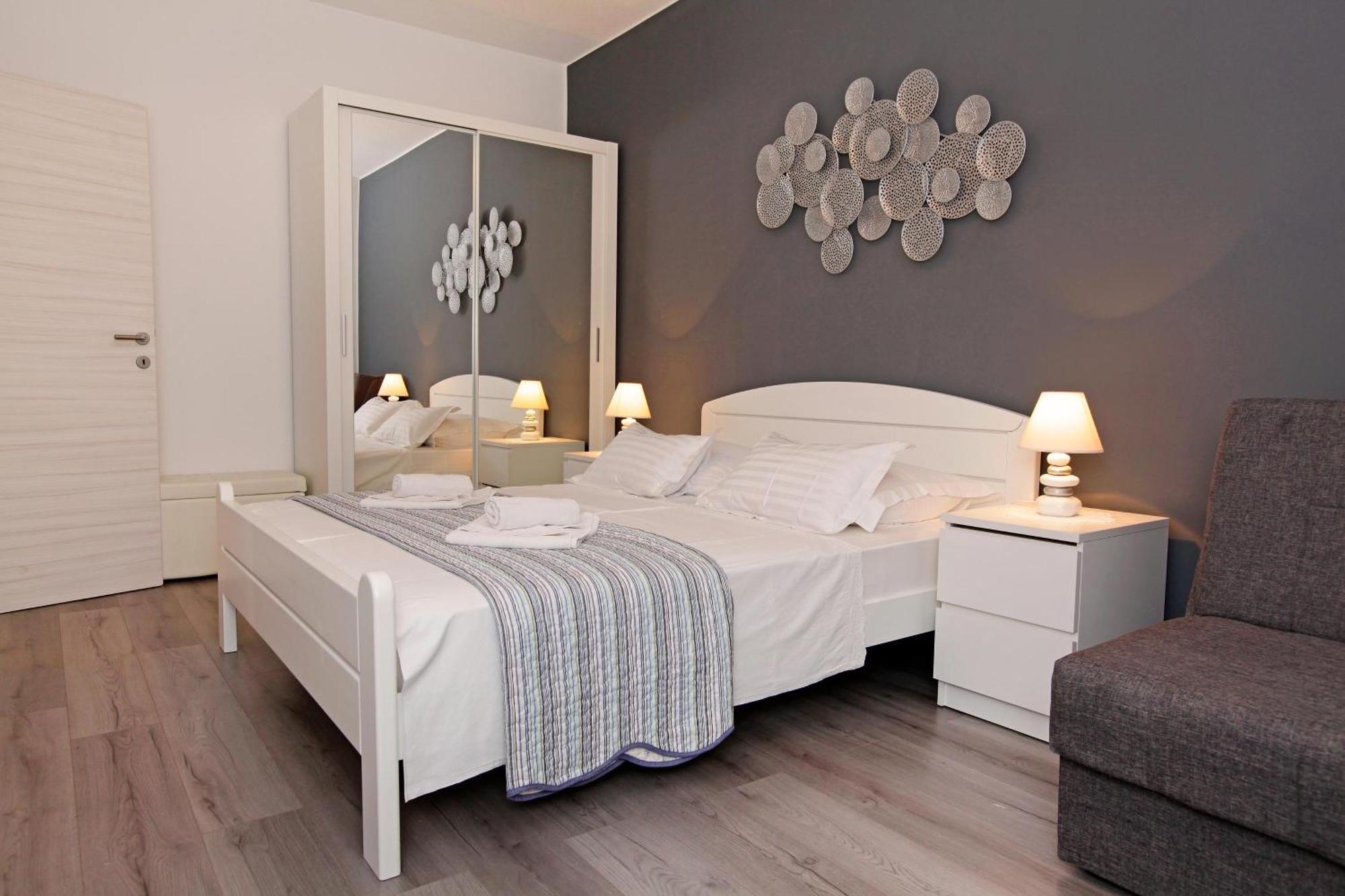 Apartments Toni Bol Bilik gambar