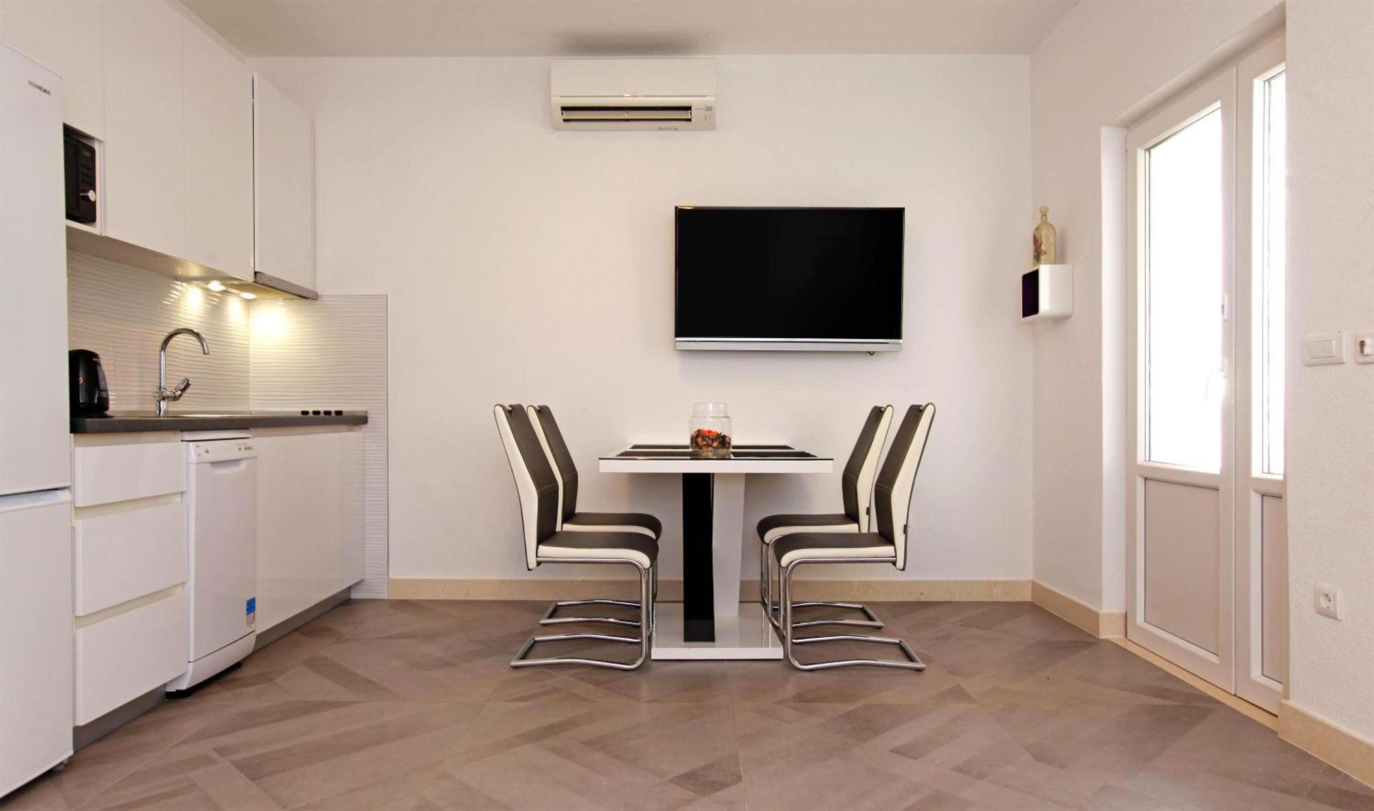 Apartments Toni Bol Bilik gambar
