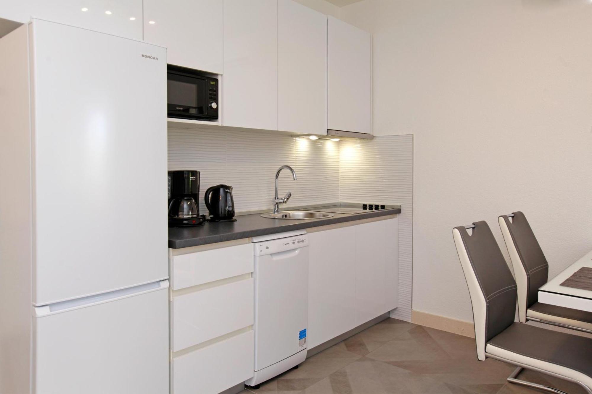 Apartments Toni Bol Bilik gambar