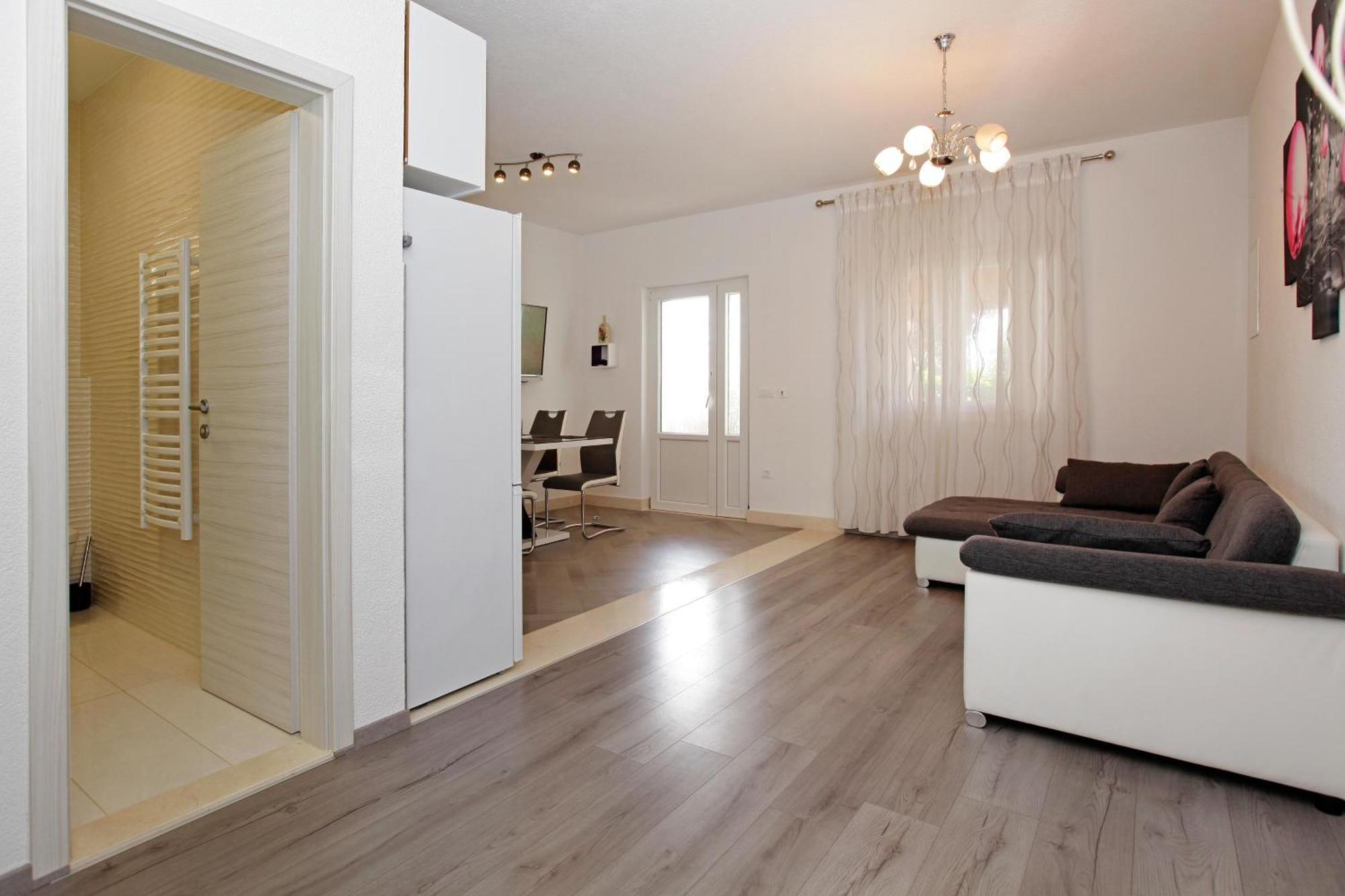 Apartments Toni Bol Bilik gambar