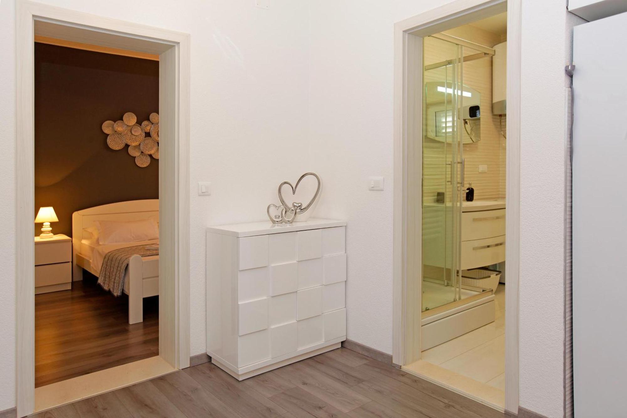 Apartments Toni Bol Bilik gambar