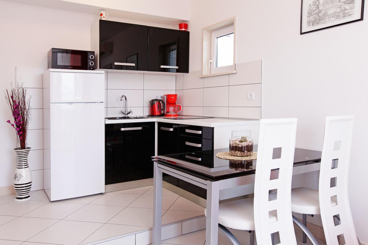 Apartments Toni Bol Luaran gambar
